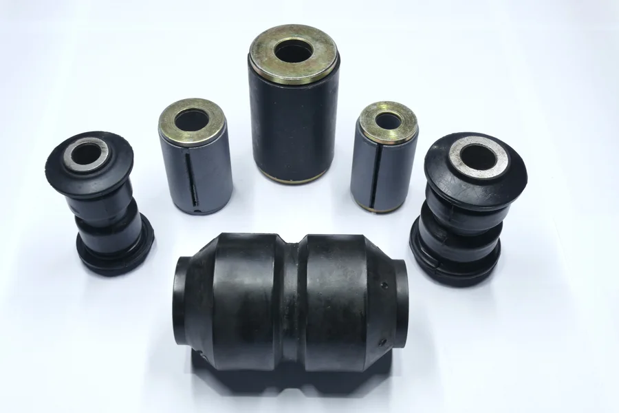 Leaf spring shackle and eye bush set